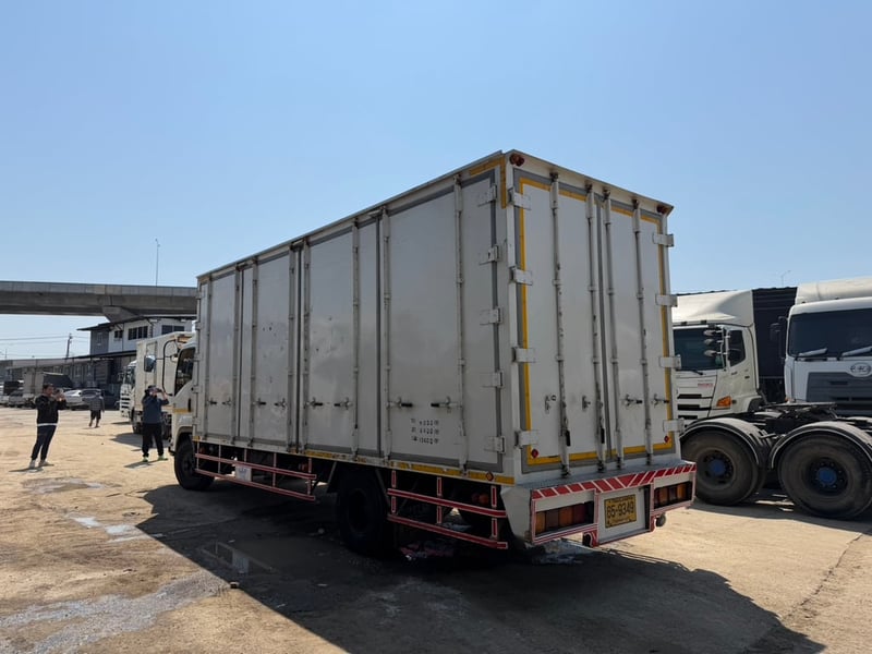 ISUZU FRR210 ปี63 ตู้10บาน พร้อมใช้งาน ISUZU FRR210 ปี63 ตู้10บาน พร้อมใช้งาน