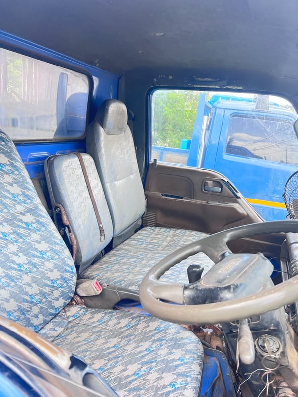 ISUZU NKR71G 6ล้อ เล็ก ดั๊มพ์ 3คิว แอร์พวงมาลัยเพาเวอร์รถพร้อมใช้