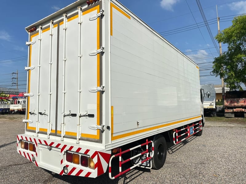 ISUZU FRR190 ปี58 ยาว6.6เมตร สวย พร้อมใช้ ISUZU FRR190 ปี58 ยาว6.6เมตร สวย พร้อมใช้