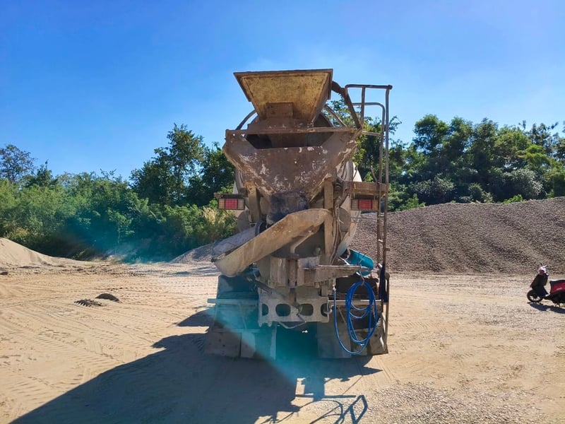 Hino 260แรง ปี39 รถโม่6คิว ใช้งานได้ปกติ เล่มพร้อมโอน Hino 260แรง ปี39 รถโม่6คิว ใช้งานได้ปกติ เล่มพร้อมโอน