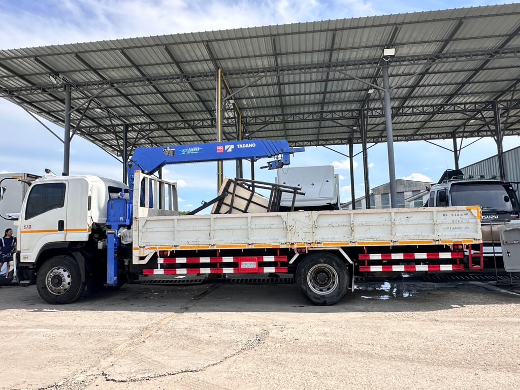ISUZU FTR 240แรงม้า รถบรรทุก 6ล้อ กระบะเหล็กติดเครน+กระเช้า ปี62