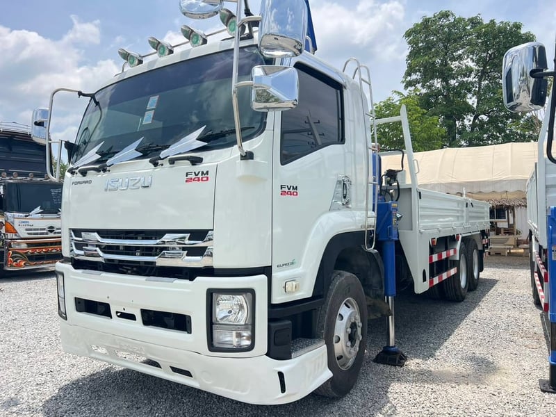 ISUZU FVM 240แรงม้า 10ล้อ เพลาเดียว กระบะเหล็กติดเครน ปี59