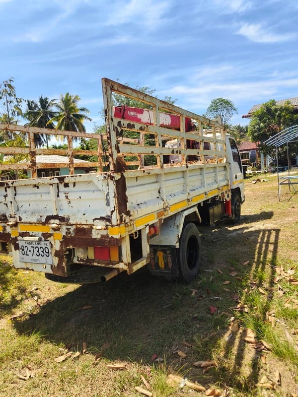 ISUZU NKR130 ปี50 6ล้อ ติดเครน2.2ตัน พร้อมใช้งาน