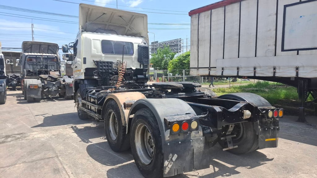 HINO FM 344แรงม้า รถบรรทุก 10ล้อ หัวลาก เฉพาะหัว ปี53 HINO FM 344แรงม้า รถบรรทุก 10ล้อ หัวลาก เฉพาะหัว ปี53
