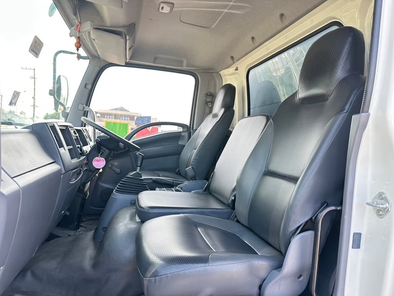 ISUZU FRR190 ปี58 ยาว6.6เมตร สวย พร้อมใช้ ISUZU FRR190 ปี58 ยาว6.6เมตร สวย พร้อมใช้