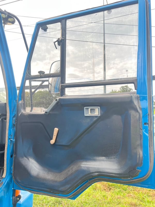 MITSUBISHI 10ล้อ เพลาเดียว 160แรงม้า เทลลเลอร์แท่นเตี้ย ปี2537 MITSUBISHI 10ล้อ เพลาเดียว 160แรงม้า เทลลเลอร์แท่นเตี้ย ปี2537