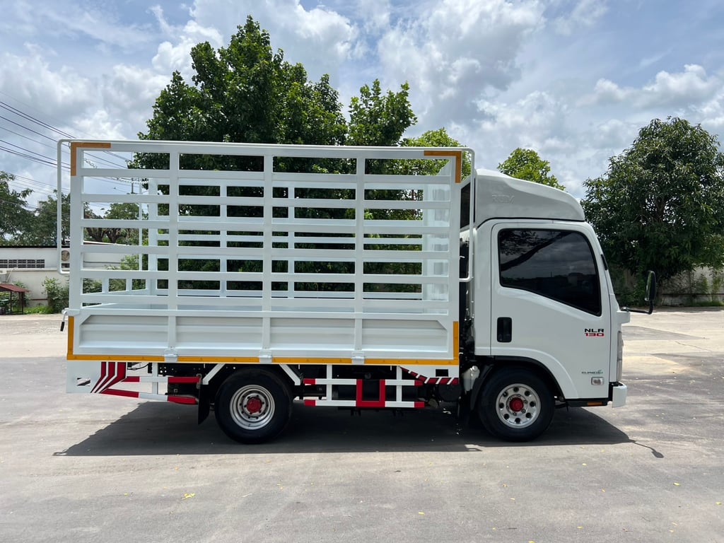 ISUZU NLR 130แรง 4ล้อ กระบะคอกสูง ปี65