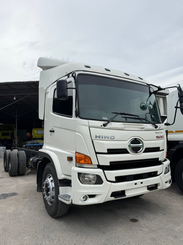 Hino FL260 ปี60 หัวคัสซี สามารถวางตู้ วางคอก ให้ได้ ยางใหม่ Hino FL260 ปี60 หัวคัสซี สามารถวางตู้ วางคอก ให้ได้ ยางใหม่