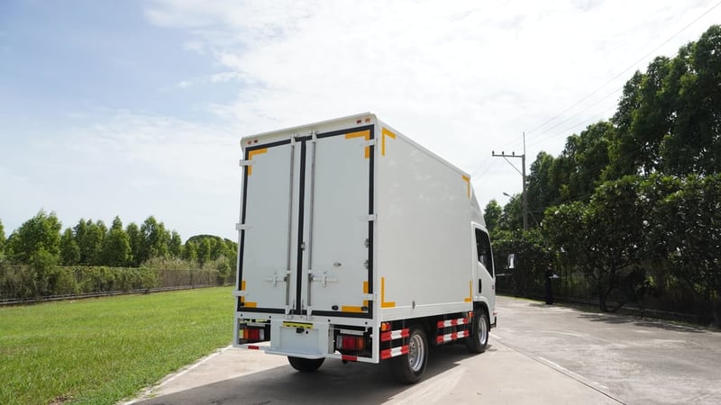 ISUZU NLR130 ปี57 ตู้แห้งยาว 3เมตร ไมล์น้อย ยางใหม่4เส้น