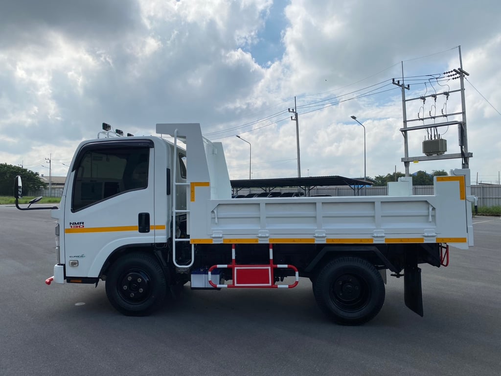 ISUZU NMR130 รถบรรทุก 6ล้อ ดั้มพ์ ปี66 รถสวย ไมล์น้อย ยางใหม่6เส้น