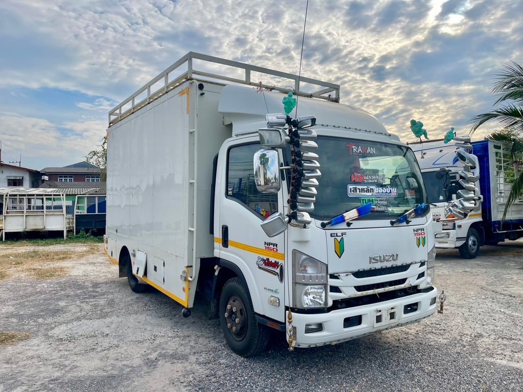 ISUZU NPR 150แรง รถ6ล้อ ตู้แห้ง 3บาน ปี62 ISUZU NPR 150แรง รถ6ล้อ ตู้แห้ง 3บาน ปี62
