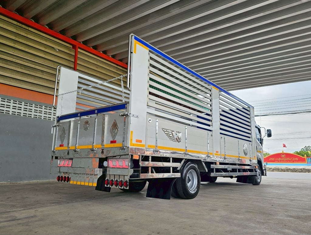 ISUZU FRR 210แรงม้า รถบรรทุก 6ล้อ กระบะคอกสูง ปี2023 ISUZU FRR 210แรงม้า รถบรรทุก 6ล้อ กระบะคอกสูง ปี2023