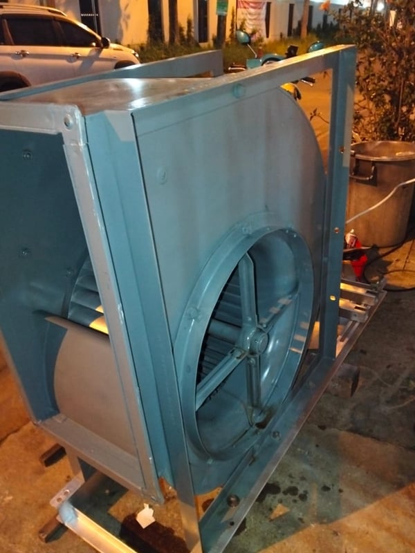 ต้องการขายพัดลมดูดอากาศ