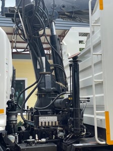 HINO FM 380แรงม้า รถบรรทุก 12ล้อ กระบะเหล็กติดเครน ปี2025 เลขไมล์ 2,600 กม. ป้ายแดง