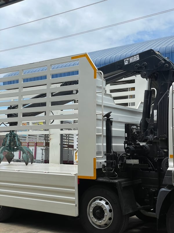 HINO FM 380แรงม้า รถบรรทุก 12ล้อ กระบะเหล็กติดเครน ปี2025 เลขไมล์ 2,600 กม. ป้ายแดง