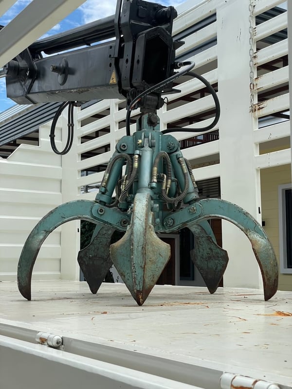 HINO FM 380แรงม้า รถบรรทุก 12ล้อ กระบะเหล็กติดเครน ปี2025 เลขไมล์ 2,600 กม. ป้ายแดง