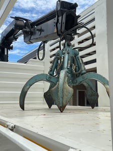 HINO FM 380แรงม้า รถบรรทุก 12ล้อ กระบะเหล็กติดเครน ปี2025 เลขไมล์ 2,600 กม. ป้ายแดง