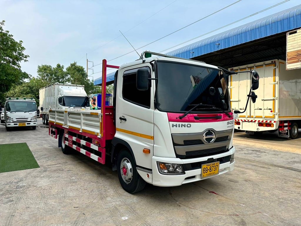HINO FC 155แรงม้า รถบรรทุก 6ล้อ พื้นเรียบ เลขไมล์น้อยกว่า 100,000 กม.