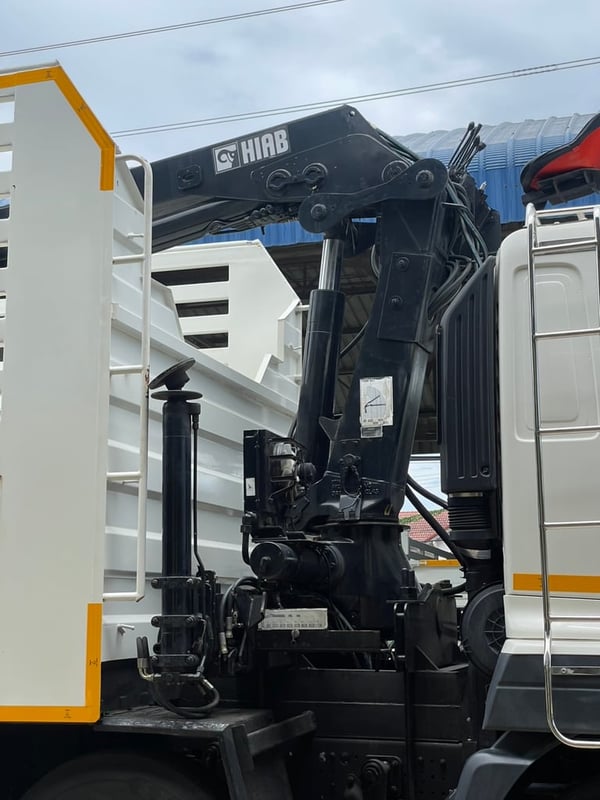 HINO FM 380แรงม้า รถบรรทุก 12ล้อ กระบะเหล็กติดเครน ปี2025 เลขไมล์ 2,600 กม. ป้ายแดง