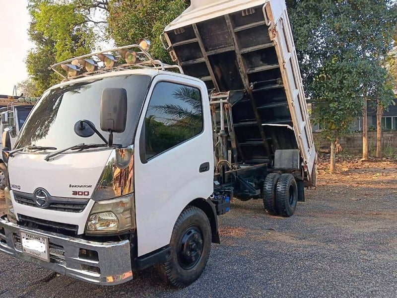 HINO XZU 150แรงม้า รถบรรทุก 6ล้อ ดั้มพ์ ปี2012 เลขไมล์น้อยกว่า 100,000 กม.