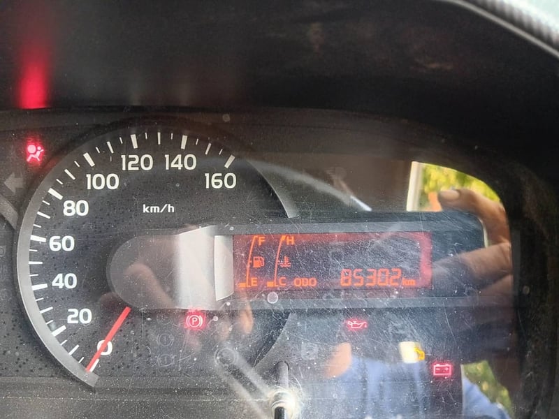 HINO XZU 150แรงม้า รถบรรทุก 6ล้อ ดั้มพ์ ปี2012 เลขไมล์น้อยกว่า 100,000 กม. HINO XZU 150แรงม้า รถบรรทุก 6ล้อ ดั้มพ์ ปี2012 เลขไมล์น้อยกว่า 100,000 กม.