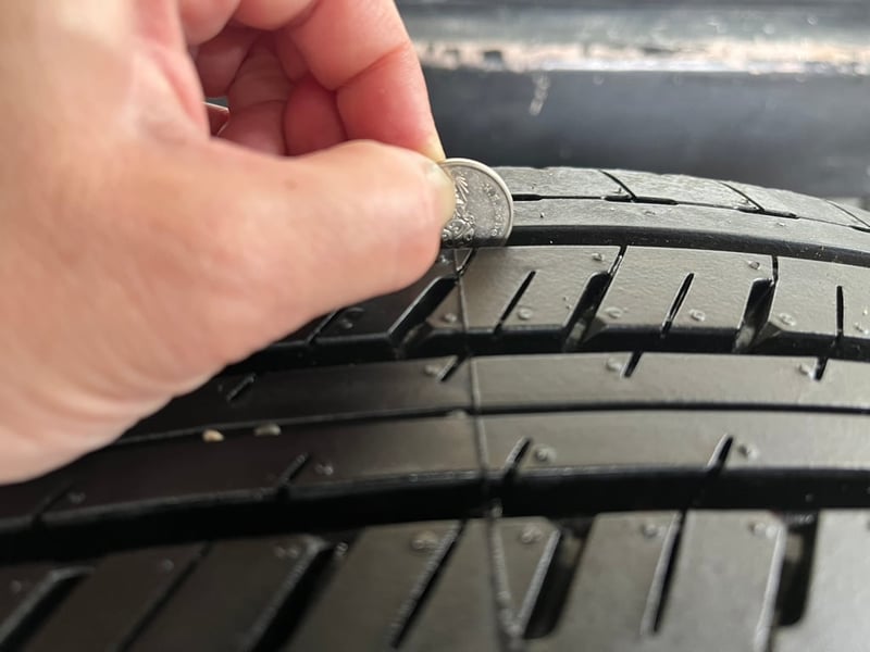 ยางรถกระบะ Bridgestone รุ่น DURAVIS R611 205 70R15 2 เส้น ( ผลิตปี 2020 ไม่เคยผ่านการใช้งาน )