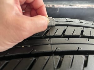 ยางรถกระบะ Bridgestone รุ่น DURAVIS R611 205 70R15 2 เส้น ( ผลิตปี 2020 ไม่เคยผ่านการใช้งาน )