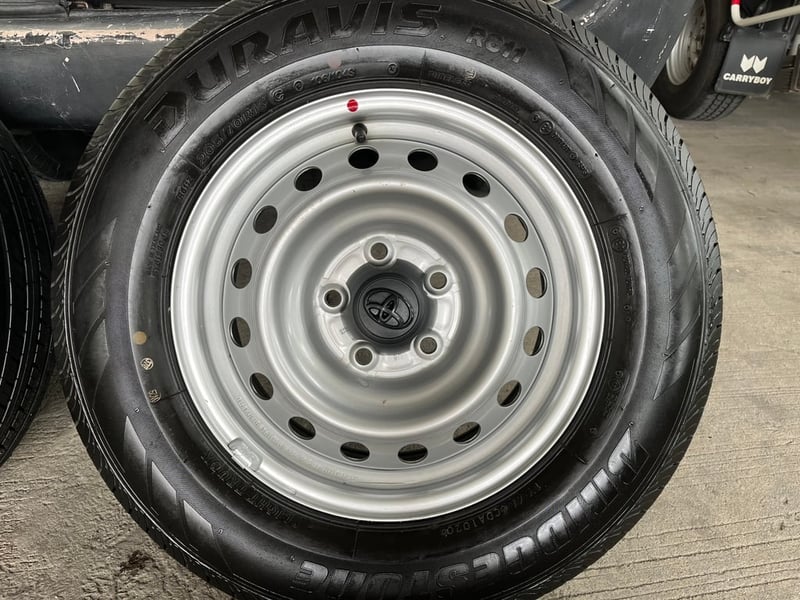 ยางรถกระบะ Bridgestone รุ่น DURAVIS R611 205 70R15 2 เส้น ( ผลิตปี 2020 ไม่เคยผ่านการใช้งาน )