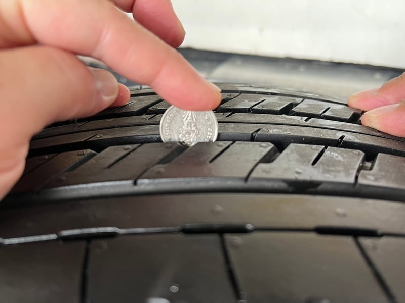 ยางรถกระบะ Bridgestone รุ่น DURAVIS R611 205 70R15 2 เส้น ( ผลิตปี 2020 ไม่เคยผ่านการใช้งาน )