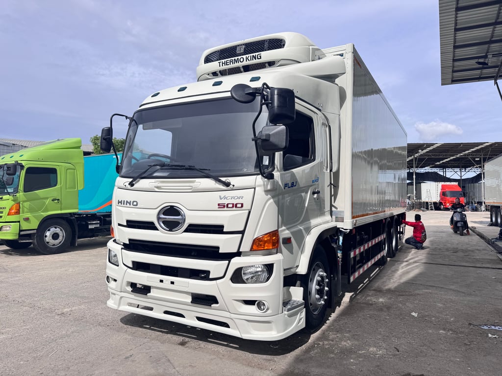 HINO FL 260แรงม้า รถบรรทุก 10ล้อ ตู้เย็น ปี2017 HINO FL 260แรงม้า รถบรรทุก 10ล้อ ตู้เย็น ปี2017