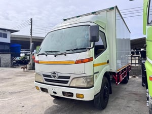 HINO XZU 136แรงม้า รถบรรทุก 6ล้อ ตู้แห้ง ปี2010