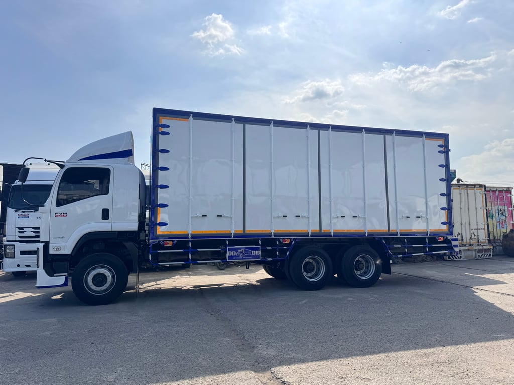 ISUZU FVM 240แรงม้า รถบรรทุก 10ล้อ ตู้แห้ง ปี2021