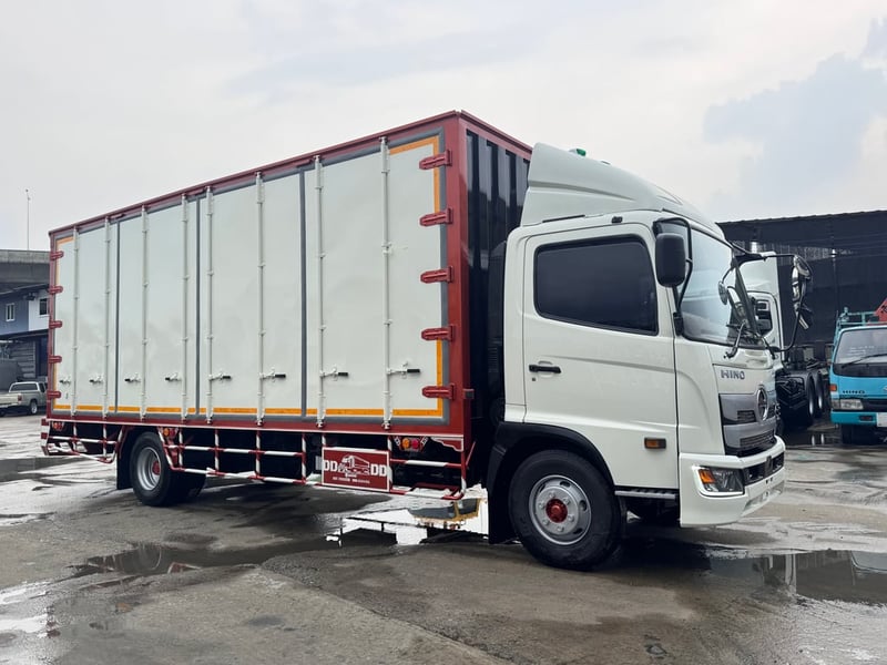 HINO FC 210แรงม้า รถบรรทุก 6ล้อ ตู้แห้ง ปี2022
