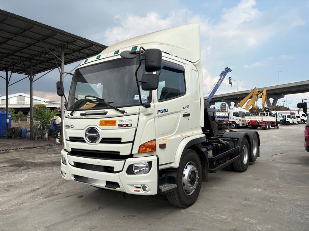 HINO FG 260แรงม้า รถบรรทุก 6ล้อ หัวลาก เฉพาะหัว ปี2022