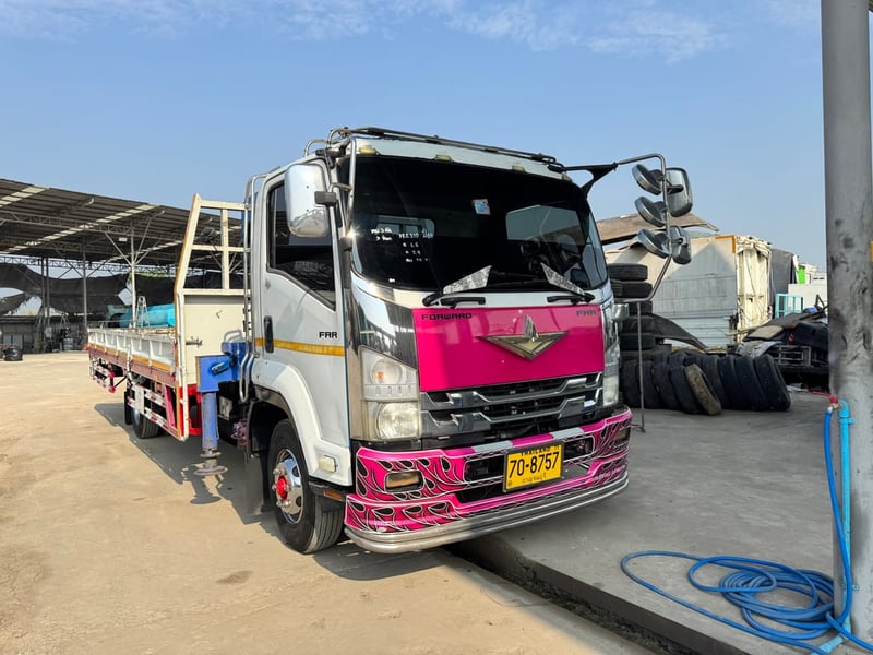 ISUZU FRR 210แรงม้า รถบรรทุก 6ล้อ กระบะเหล็กติดเครน ปี2017