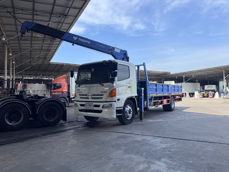 HINO FG 212แรงม้า รถบรรทุก 6ล้อ กระบะเหล็กติดเครน ปี2013