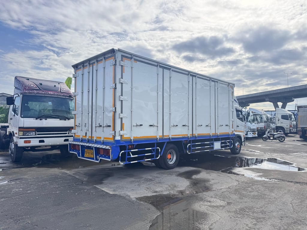 HINO FC 210แรงม้า รถบรรทุก 6ล้อ ตู้แห้ง ปี2021 HINO FC 210แรงม้า รถบรรทุก 6ล้อ ตู้แห้ง ปี2021