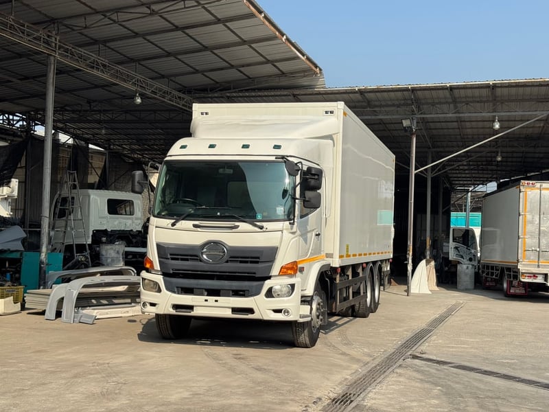 HINO FL 260แรงม้า รถบรรทุก 10ล้อ ตู้แห้ง ปี2017