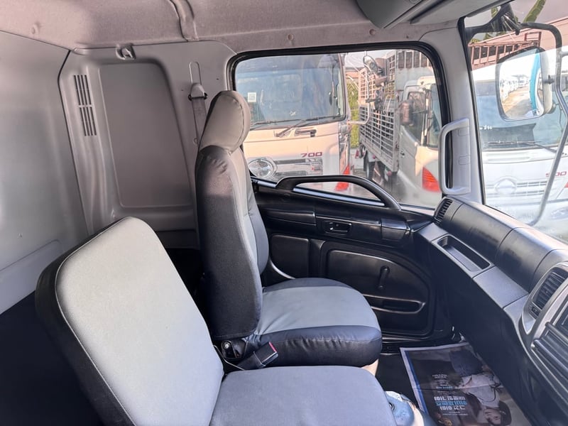 HINO FL 212แรงม้า รถบรรทุก 10ล้อ ตู้แห้ง ปี2010