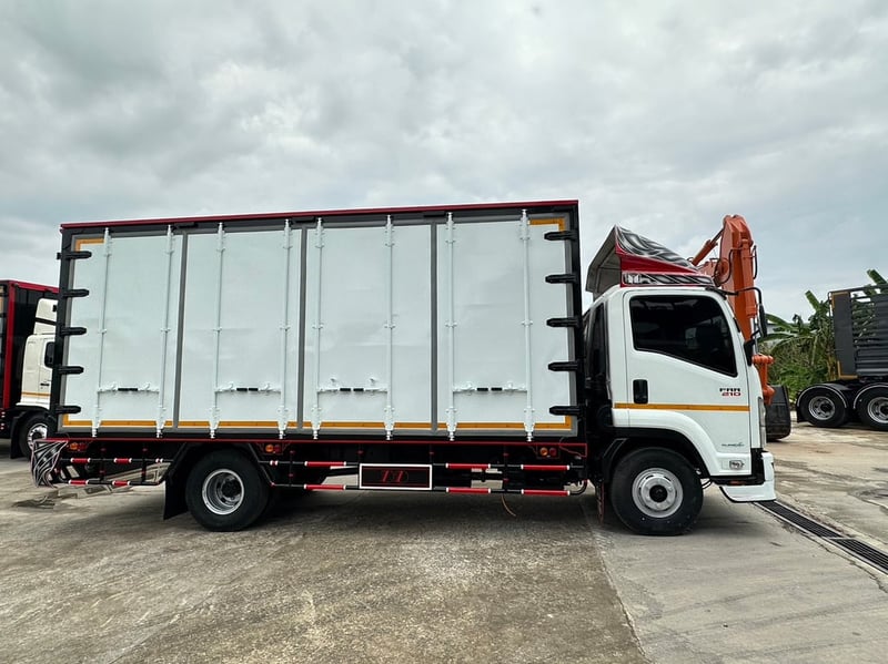 ISUZU FRR 210แรงม้า รถบรรทุก 6ล้อ ตู้แห้ง ปี2022
