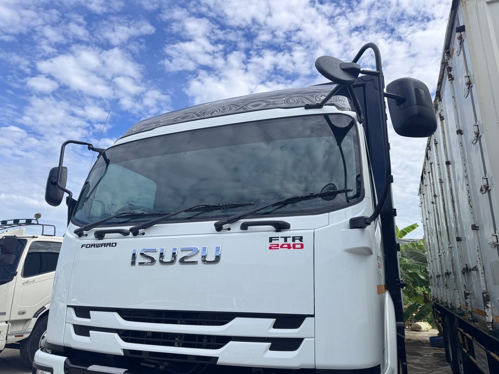 ISUZU FTR240 ปี61 เก็บงานรอบคัน ISUZU FTR240 ปี61 เก็บงานรอบคัน