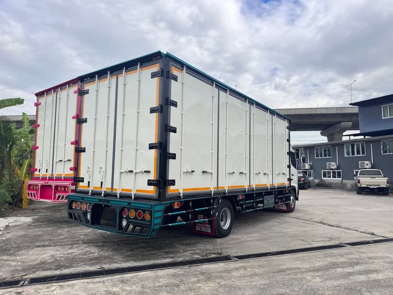 HINO FC 210แรงม้า รถบรรทุก 6ล้อ ตู้แห้ง ปี2021