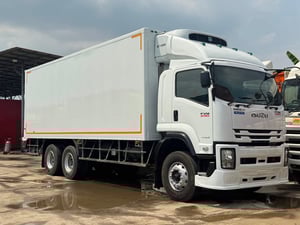 ISUZU FVM 240แรงม้า รถบรรทุก 10ล้อ ตู้เย็น ปี2019