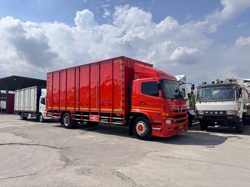 HINO FG 240แรงม้า รถบรรทุก 6ล้อ ตู้แห้ง ปี2017