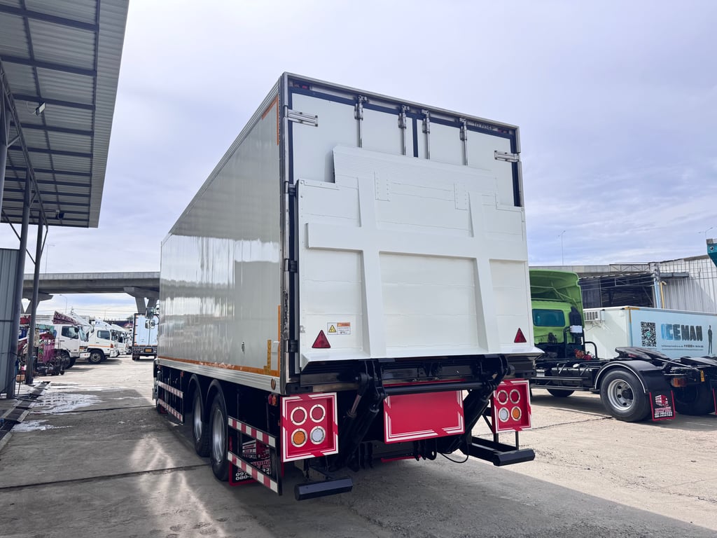 HINO FL 260แรงม้า รถบรรทุก 10ล้อ ตู้เย็น ปี2017 HINO FL 260แรงม้า รถบรรทุก 10ล้อ ตู้เย็น ปี2017