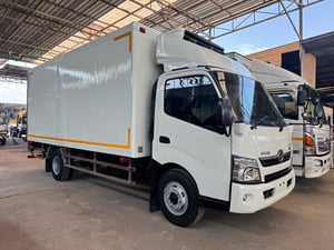 HINO XZU 150แรงม้า รถบรรทุก 6ล้อ ตู้เย็น ปี2016