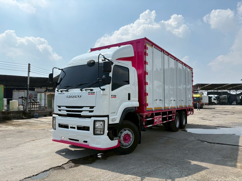 ISUZU FVM 240แรงม้า รถบรรทุก 10ล้อ ตู้แห้ง ปี2018 ISUZU FVM 240แรงม้า รถบรรทุก 10ล้อ ตู้แห้ง ปี2018