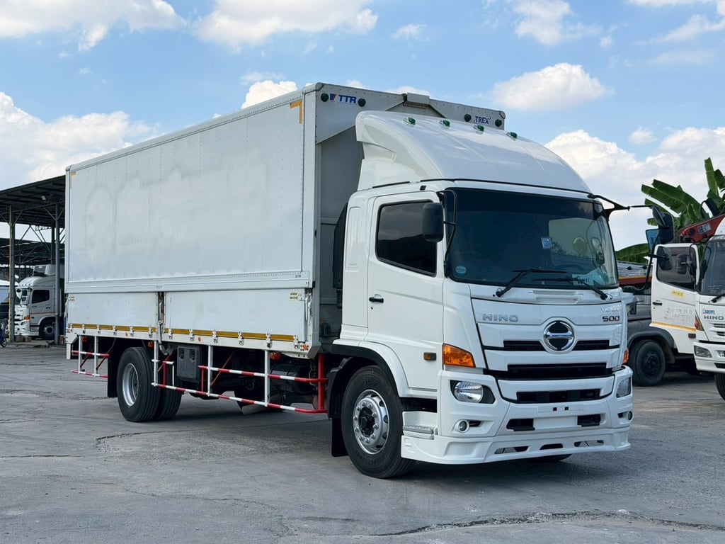 HINO FG 240แรงม้า รถบรรทุก 6ล้อ ตู้แห้ง ปี2016 HINO FG 240แรงม้า รถบรรทุก 6ล้อ ตู้แห้ง ปี2016