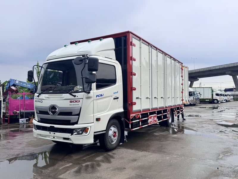 HINO FC 210แรงม้า รถบรรทุก 6ล้อ ตู้แห้ง ปี2022