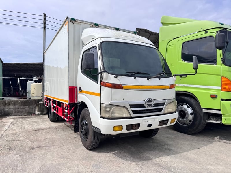 HINO XZU 136แรงม้า รถบรรทุก 6ล้อ ตู้แห้ง ปี2010
